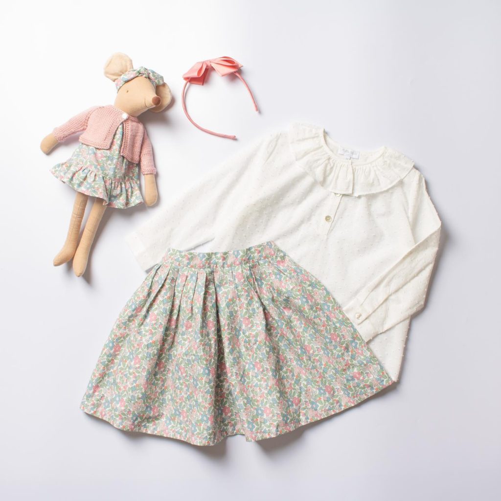 Liberty ⁡ウール入りのコットンリバティ生地は温かみがあり秋冬にぴったり🐏⁡秋冬のギフトに人気のお生地です⁡⁡@bonitatokyo⁡︎ONLINE STOREhttps://bonitatokyo.com⁡#bonitatokyo #amaiakids #アマイアキッズ #こども服 #出産祝い #出産祝いギフト #女の子服 #リバティ子供服 #ぬいぐるみ #むすめ服 #女の子ヘアアクセサリー