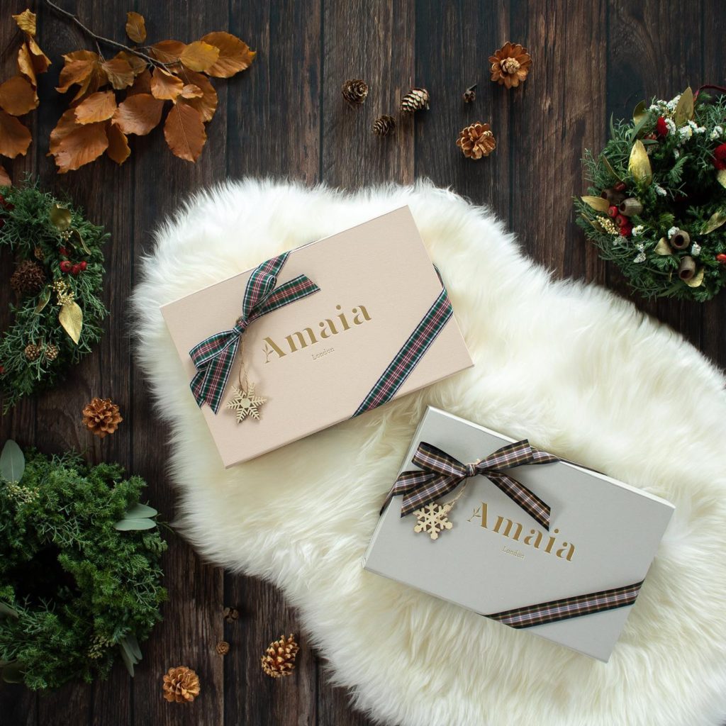 ホリデーラッピング⁡12月のギフトボックスは『ホリデーラッピング』でお届けします⁡クリスマスプレゼントにぜひ⁡⁡@bonitatokyo⁡︎ONLINE STOREhttps://bonitatokyo.com⁡#bonitatokyo #amaiakids #アマイアキッズ #出産祝い #出産祝いギフト #女の子ママ #ベビー服 #ヘアアクセサリー子供 #ヘアボウ #クリスマスラッピング #クリスマスプレゼント
