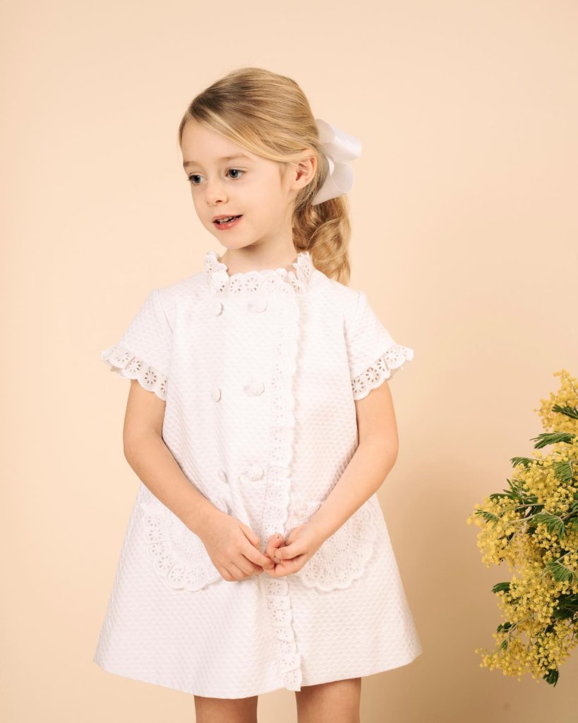 Audrey dress🕊⁡天使のような真っ白のワンピース🦢⁡世界中の純粋な子供たちが守られて育ちますように。⁡⁡⁡■アマイアキッズPOP UP STORE開催中2/18(金)-3/1(火)伊勢丹新宿店本館6階⁡⁡⁡@bonitatokyo⁡︎ONLINE STORE https://bonitatokyo.com⁡#bonitatokyo #amaiakids #アマイアキッズ #出産祝いギフト #ベビーギフト #フラワーガール #キッズフォーマル #セレモニードレス #サブバッグ #レッスンバッグ #女の子ママ