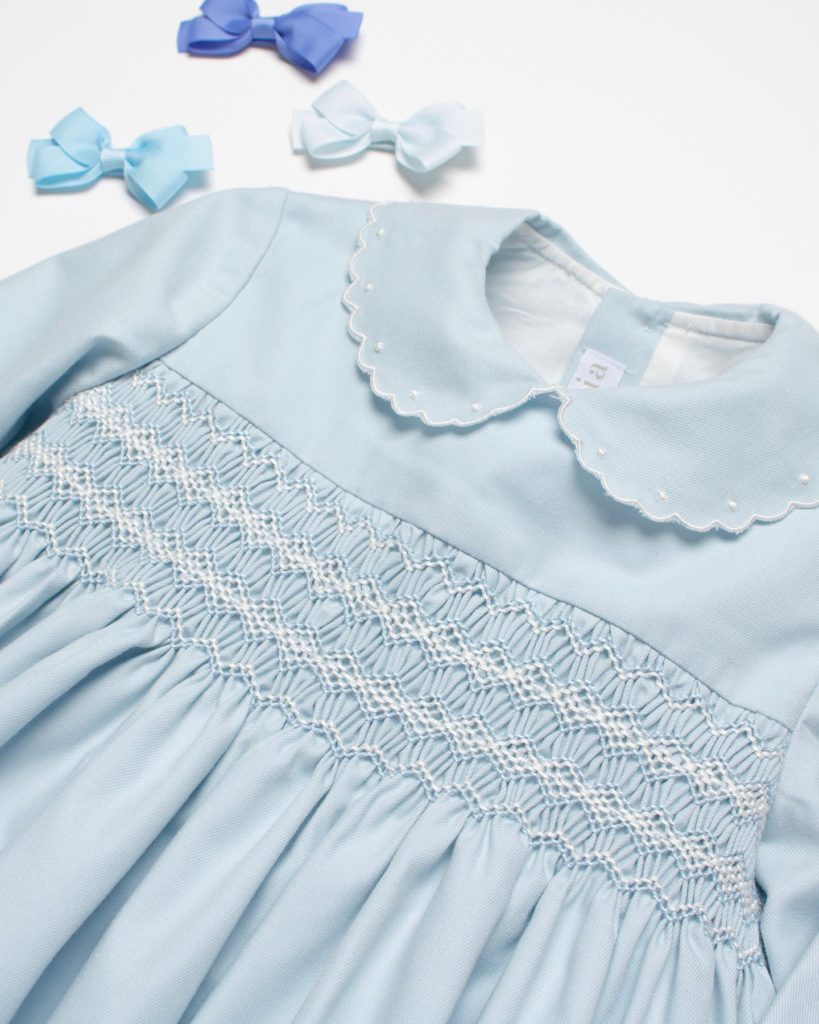 Isetan Shinjuku先行販売⁡伊勢丹新宿店のPOP UP SHOPにてスモッキング刺繍ワンピースを先行販売いたします⁡淡いお色味がたまらなく可愛いワンピース⁡1針ずつ職人により手刺繍されたワンピースは世界に1枚だけのアートワーク🪡🧵⁡Baby PinkとBaby Blueの2色展開です。⁡税込31,240円⁡■Isetan Shinjuku POP UP SHOP10/26(水)〜11/1(火)伊勢丹新宿店本館6階リ・スタイルキッズ⁡⁡⁡@bonitatokyo⁡︎ONLINE STORE https://bonitatokyo.com⁡#bonitatokyo #amaiakids #アマイアキッズ #出産祝いギフト #ベビーギフト #スモッキング刺繍 #手刺繍 #女の子ママ #女の子ベビー服 #むすめふく #伊勢丹新宿店