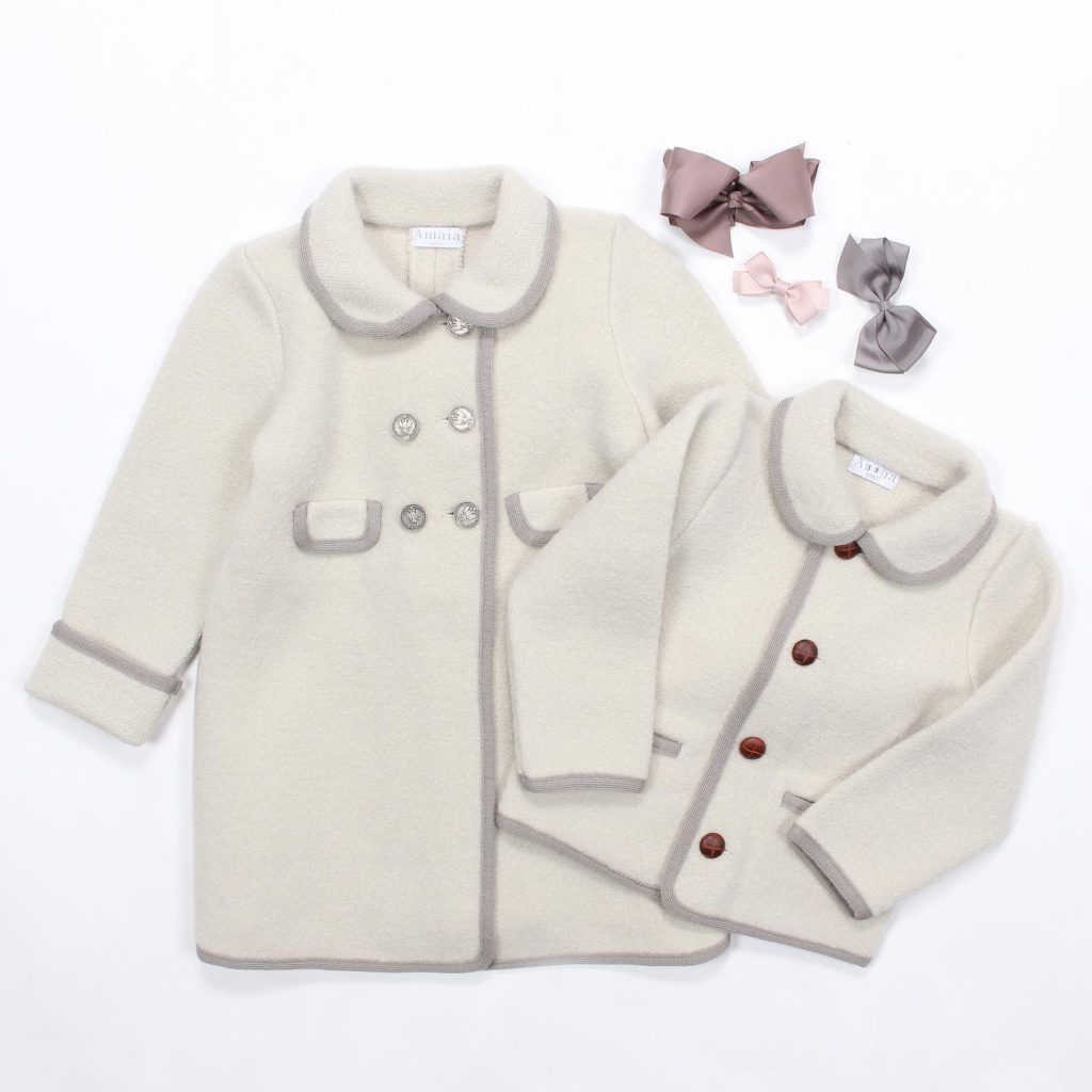 発売日決定❣️⁡大人気で完売中のアイボリーコートの追加販売が決定⁡ご要望に応えてお作りしたアイボリージャケットも同時新発売です⁡■オンラインストア発売日時11月2日(水)21:00⁡伊勢丹新宿店のポップアップでもアイボリーコートは即完売状態になるほどご好評いただきました🥹汚れに強い圧縮ウールのコートとアウターは男女兼用ジャケットは特に男の子ベビーママたちからご要望を多くいただきました🍼⁡ぜひこの機会にお求めください☆⁡■Isetan Shinjuku POP UP SHOP10/26(水)〜11/1(火)伊勢丹新宿店本館6階リ・スタイルキッズ⁡⁡⁡@bonitatokyo⁡︎ONLINE STORE https://bonitatokyo.com⁡#bonitatokyo #amaiakids #アマイアキッズ #シャーロット王女 #出産祝いギフト #ベビーコート #ベビーギフト #キッズコート #女の子ママ #男の子ベビー予定 #男の子ベビー服