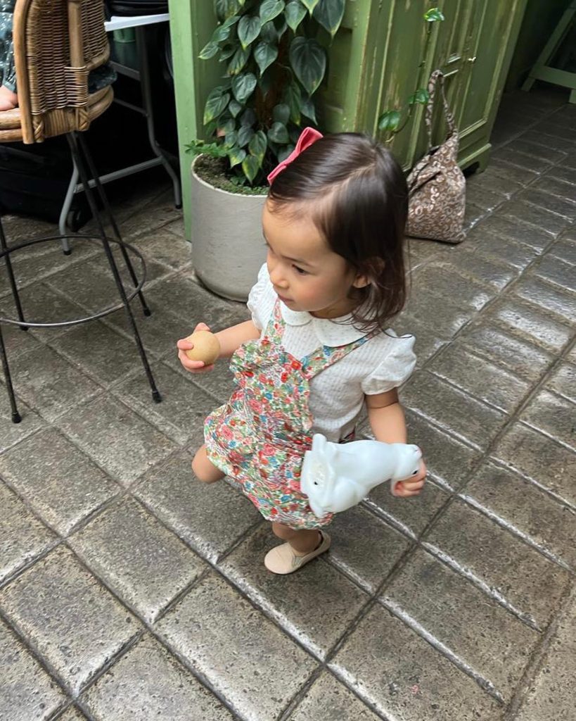 スモッキング刺繍ワンピース🪡🧵️赤いスモッキング刺繍がアクセントの