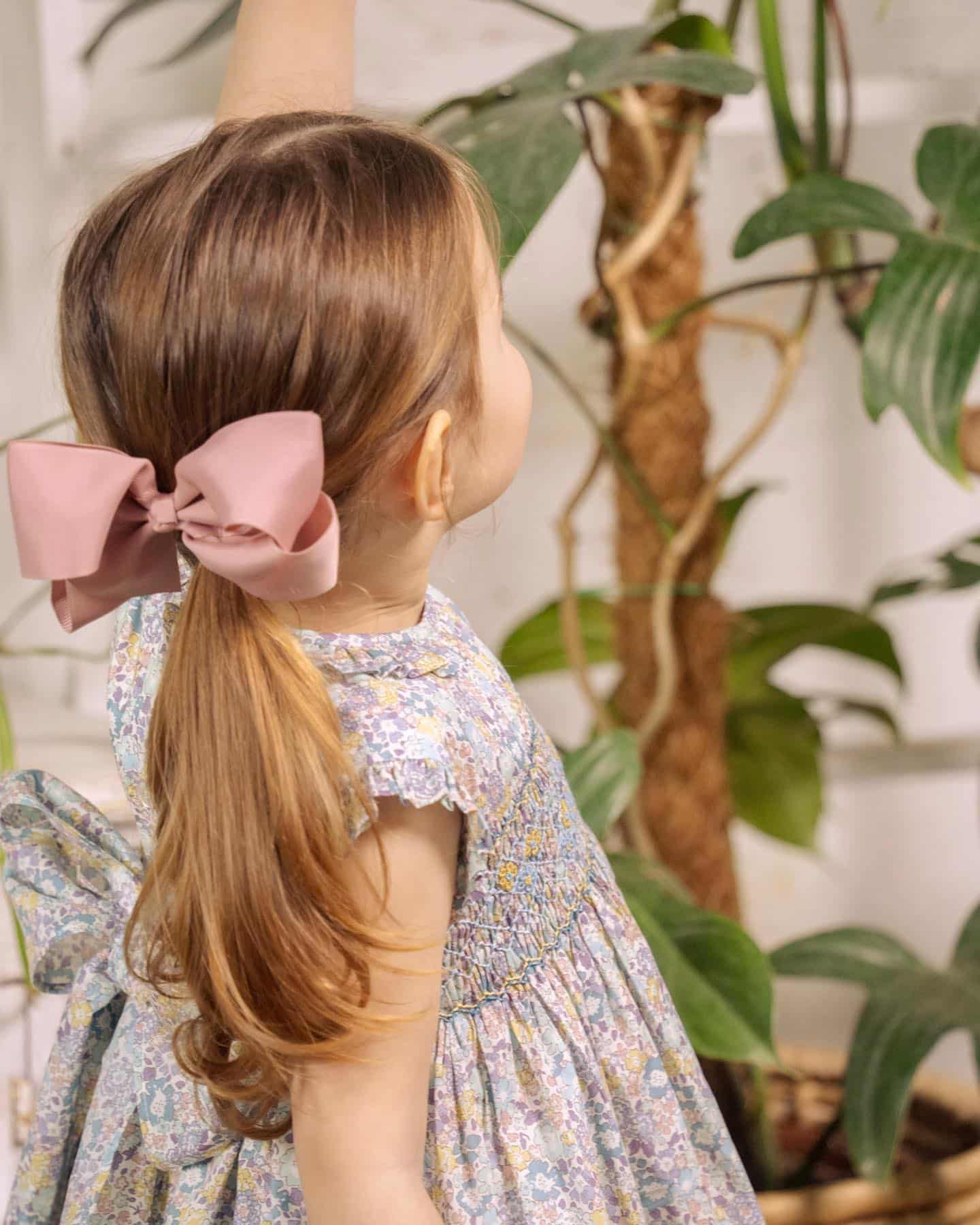 ヘアクリップ📸Dusty Pink特大サイズのヘアクリップシャーロット王女が赤ちゃんの頃に同じDusty Pinkの小サイズのヘアクリップをご着用されアマイアキッズヘアアクセサリーの大人気カラーに上品なくすみピンクが女の子のスタイリングを仕上げてくれます贈り物にはヘアアクセサリー専用ギフトボックスをご利用ください@bonitatokyo︎ONLINE STOREhttps://bonitatokyo.com