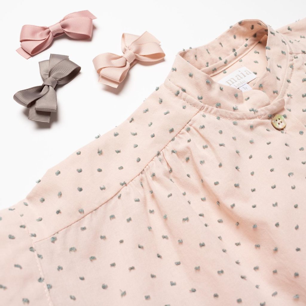 New4月7日(金)21:00新作発売📸1&2枚目粉雪のような立体感のあるお生地が可愛いブラウス️📸3&4枚目今季大人気のストロベリーピンク色のお生地を使用したワンピース📸5&6枚目兄弟姉妹コーディネートをお楽しみいただけるワンピース@bonitatokyo︎ONLINE STOREhttps://bonitatokyo.com