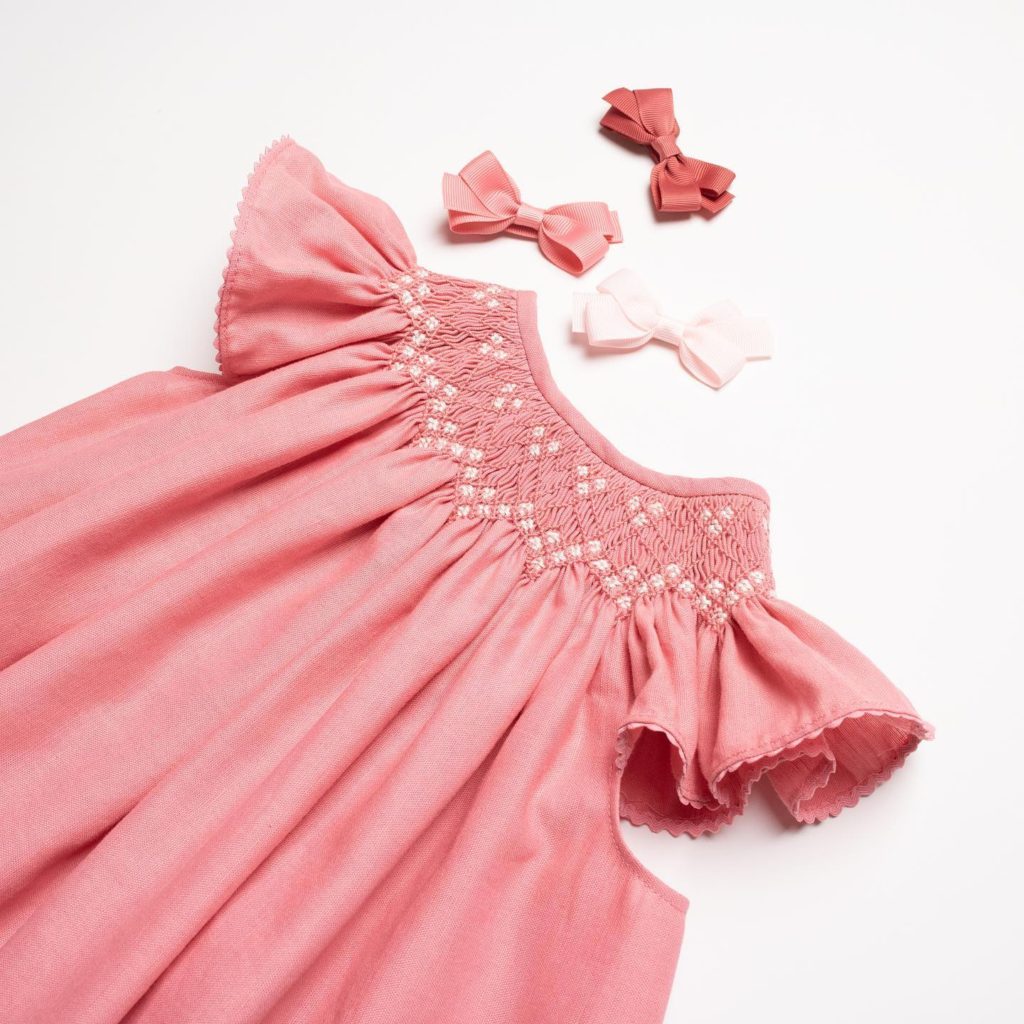 Butterfly dress🦋⁡蝶々の羽のような肩元がとっても可愛いワンピース🦋⁡スペインの職人が1針ずつ仕上げた手刺繍が首周りを飾る華やかなワンピースです🩷⁡@amaia_japan⁡▼Online Shophttps://amaia.jp