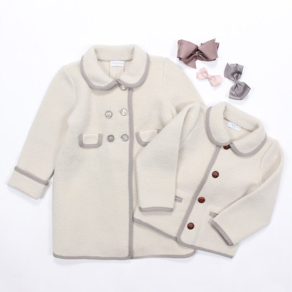 今年はどの色のアウターにする？🐏🐏🐏⁡Amaiaの秋冬の定番商品ウールアウターは⁡寒い季節に暖かさと上品なスタイルを楽しめる高品質なアイテム🤍⁡洗練されたデザインのRazorbil Coatはロイヤルチルドレンのシャーロット王女に⁡Redwink Jacketはジョージ王子🤴がご愛用されたものをお下がりでルイ王子🤴がお召しになられました⁡圧縮されたウールを使用しているため🐏⁡保温性が高く、汚れにくく型崩れしにくい耐久性も兼ね備えた優秀なアウターです⁡⁡⁡@amaia_japan⁡▼Online Shophttps://amaia.jp