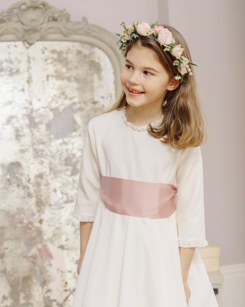 再入荷⁡多くのお客様から再販のご希望をいただいていた⁡「ドレス」と「ベロアシューズ🥿」⁡を再入荷いたしました⁡お客様のご意見やご要望から、⁡再販商品やポップアップ開催地、お洋服のデザインやサイズ展開まで決定しています♡⁡皆さまお忙しい中ご意見やご感想を伝えてくださり、ありがとうございます❣️⁡ご要望リストのひとつひとつにお答えできるようAmaia本国チームと企画して参ります♡⁡10月はAmaiaファンの皆さまに喜んでいただけるご報告も️詳細お待ちくださいね⁡⁡⁡「ドレス」と「ベロアシューズ🥿」は⁡10月6日(金)21:00発売です❣️⁡️ドレス (ウエストリボンカラー:Dusty Pink)サイズ2,3,4,6,8,10税込43,780円⁡️ベロアシューズ (メアリージェーン/スリッポン)サイズ 14〜21cm *各種展開サイズが異なります税込7,700円⁡⁡@amaia_japan⁡▼OnlineShophttps://amaia.jp