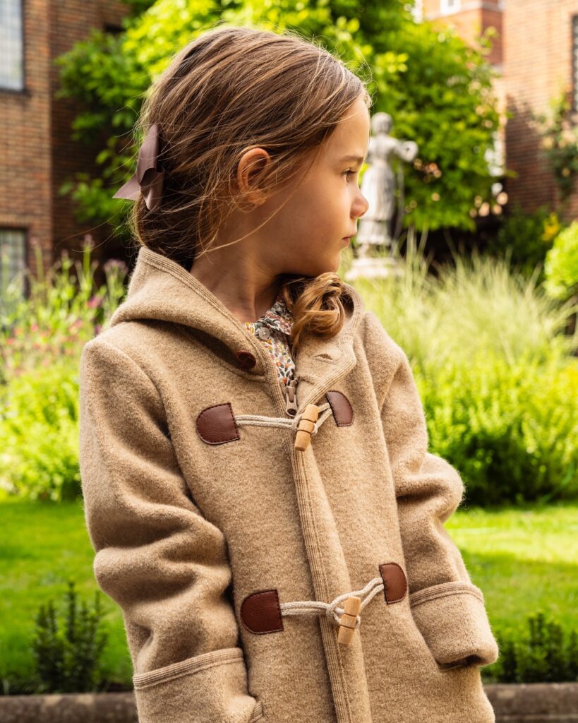 ダッフルコート🧥⁡男女兼用でとても可愛いコートは3色展開🫶📸写真のモデルちゃんはキャメルを着用しています🧸⁡@amaia_japan⁡▼Online Shophttps://amaia.jp