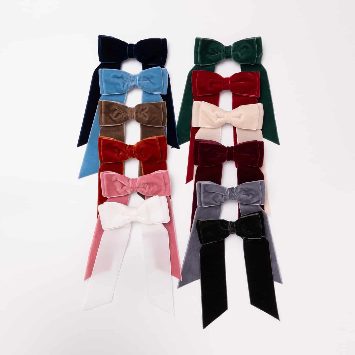 再入荷⁡ベルベット素材のヘアクリップ《全12色》を再入荷しました❣️ 秋冬のおしゃれに欠かせないヘアアクセサリーをご覧ください️⁡#アマイアギッズ #amaiakids  #amaiajapan #出産祝い #ベビーギフト #ヘアアクセサリー #女の子ヘアアクセサリー #ヘアボウ #ヘアクリップ #ベロアリボン #プチギフト #秋冬ヘアアクセサリー ⁡@amaia_japan⁡▼オンラインショップhttps://amaia.jp