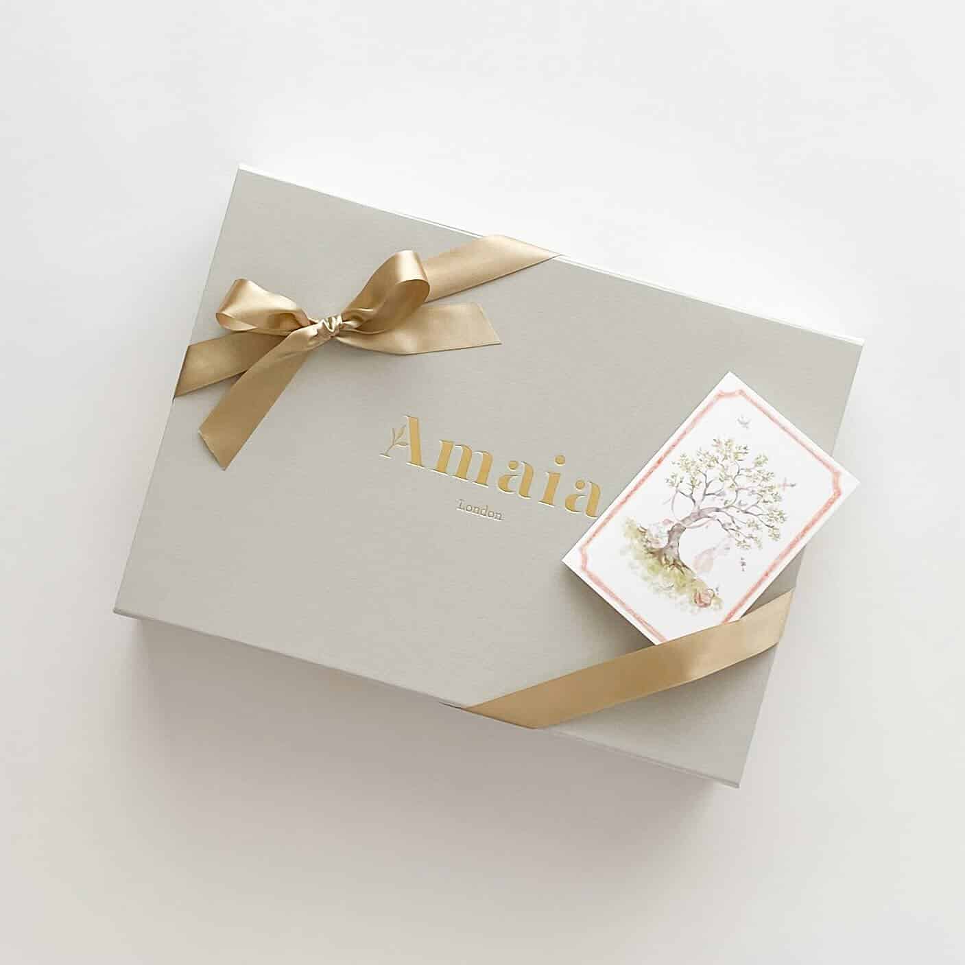 ギフトボックス⁡アマイアキッズでは、出産祝いやお誕生日のお祝いにぴったりの上品で愛らしいアイテムを多数ご用意しています🍼⁡大切な方への贈り物を心を込めたギフトボックスでお包みします♡⁡オリジナルのグリーティングカードも用途に合わせて3種類からお選びいただけます大切な思いが届きますように⁡#アマイアギッズ #amaiakids  #amaiajapan  #出産祝い #誕生日ギフト #ギフトボックス #ベビーギフト #出産祝いギフト #ギフトラッピング #ギフト #ベビーシャワー #ベビーシャワーギフト ⁡@amaia_japan⁡▼オンラインショップhttps://amaia.jp