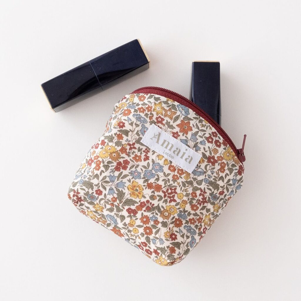 スモッキング刺繍🪡🧵1針ずつスペインの職人が仕上げたスモッキング