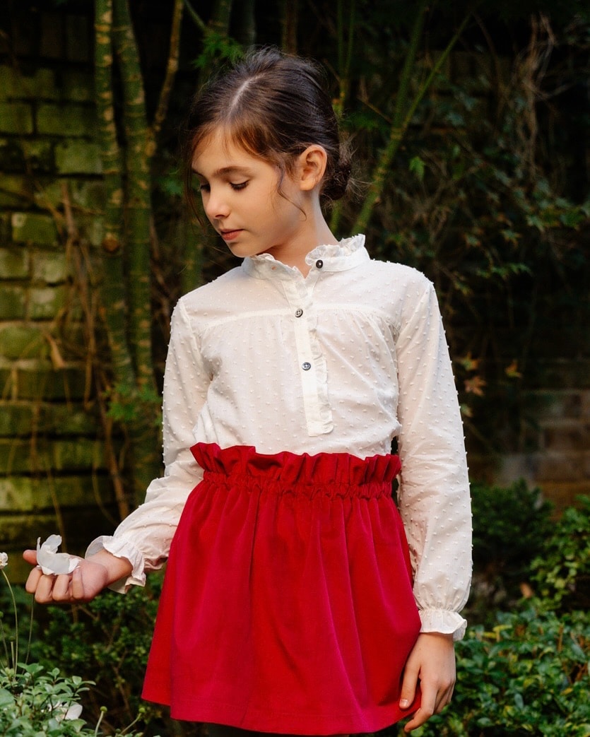 ワクワクのクリスマス準備⁡クリスマスカラーを意識した【Red】や【Green】のアイテムでおしゃれにコーディネート♡⁡ キュートなRed Velvetスカート　　華やかさ主役級。 エレガントなRed & Greenヘアアクセ　　可愛さと上品さをプラス。 シックで上品なGreenコート　　洗練された冬のスタイル。 おしゃれなBurgundyコート　　冬を彩るルック。⁡Amaia Kidsのアイテムで、お子さまの笑顔が輝くひとときを⁡今なら【ショップポイント10倍開催中】⁡#アマイアキッズ #amaiakids #amaiajapan #クリスマス準備 #クリスマスコーディネート #英国子供服  #キッズコーディネート #キッズヘアアクセサリー #キッズコート #女の子ママ ⁡@amaia_japan⁡▼オンラインショップhttps://amaia.jp