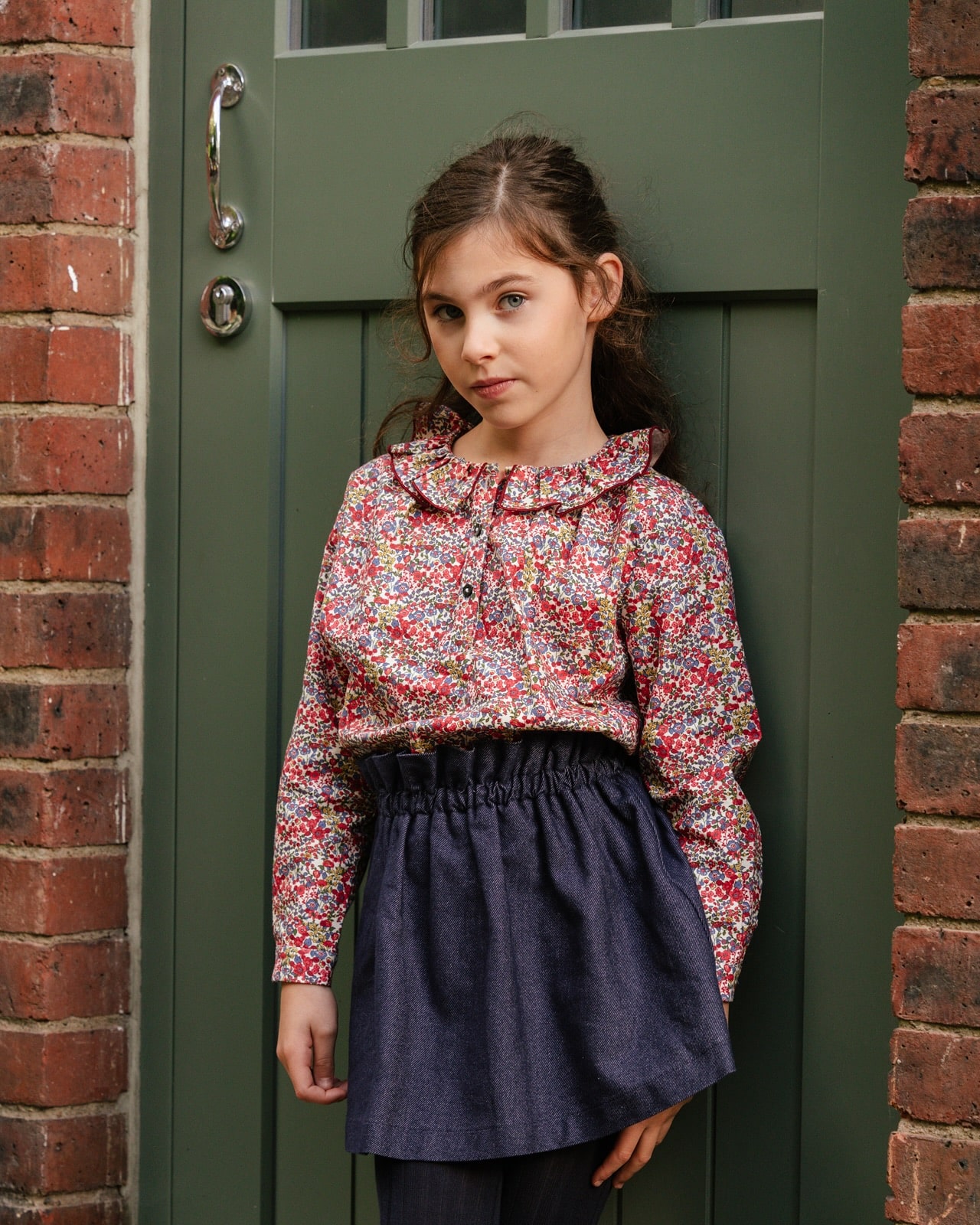 🪻【Beautiful Day】🪻⁡Vividカラーが目を引く美しい花柄ブラウス⁡デニム調のボトムスと合わせれば、落ち着きのある上品なスタイルが完成⁡洗練されたネイビーがブラウスの華やかさをさらに引き立てます。⁡一枚でコーディネートが決まる優秀アイテムで、秋冬のスタイルにエレガントなアクセントをプラスしてみませんか？♡⁡もうすぐ終了【ショップポイント10倍開催中】⁡#アマイアキッズ #amaiakids #amaiajapan #英国子供服 #キッズコーディネート #女の子ブラウス #女の子花柄ブラウス #キッズデニム #女の子ママ #むすめ服 #女の子ファッションコーデ ⁡@amaia_japan⁡▼オンラインショップhttps://amaia.jp