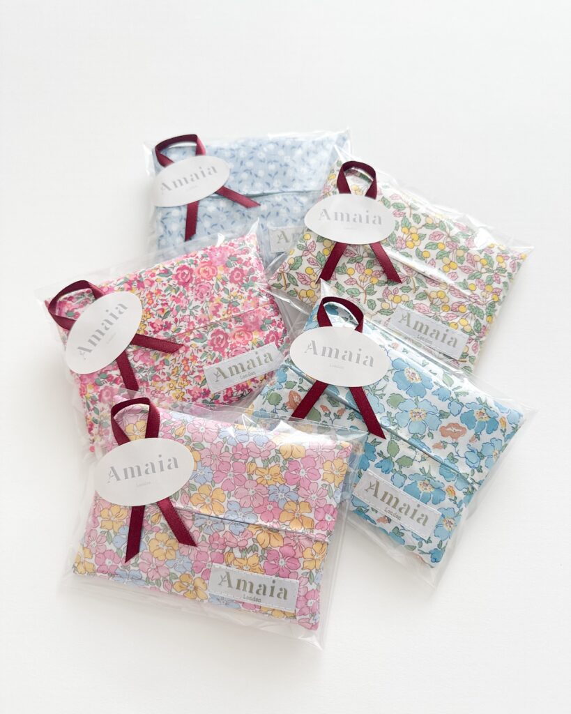 ノベルティキャンペーン本日、2月21日（金）12:00PMご注文分より、税込30,000円以上お買い上げのお客様にAmaiaオリジナルの「ポケットティッシュカバー」をプレゼント️※数に限りがございますので無くなり次第終了となります。ノベルティキャンペーンの詳細はHPをご覧ください️本日12:00PM、ついに新作春夏コレクションの第一弾が発売！春夏のおしゃれも、ぜひAmaia Kidsでお楽しみください♡#アマイアキッズ #amaiakids #amaiajapan #英国子供服 #キッズファッション #ベビーファッション #リバティプリント #出産祝い #出産祝いギフト #ベビーギフト #女の子ベビーママ #男の子ベビーママ @amaia_japan⁡▼オンラインショップhttps://amaia.jp