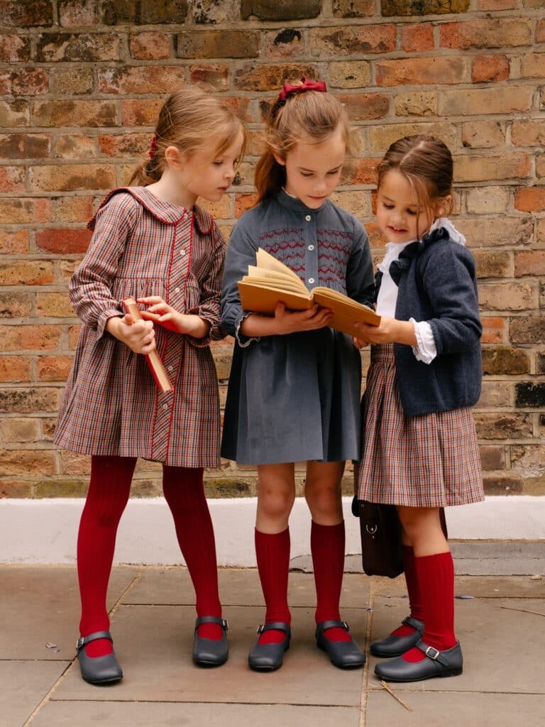 いよいよスタート♡セーラーカラーが愛らしいチェック柄の新作ワンピース 『Daisy dress』(📸左)本日より、阪急うめだ本店 英国フェアにて先行販売スタート雑誌『VERY』11月号にも掲載された注目のワンピースです🧸その他にも、英国らしい上品でクラシカルなアイテムをご用意しております。この機会にぜひご覧くださいアマイアキッズ@阪急うめだ本店 英国フェア2025期間：10月15日（水）〜10月20日（月）場所：阪急うめだ本店 9階 催場#アマイアキッズ #amaiakids #amaiajapan #英国子供服 #英国ブランド #阪急うめだ本店 #うめはん #英国フェア #リバティ子供服 #雑誌VERY #女の子ワンピース #女の子ママ #七五三@amaia_japan⁡▼オンラインショップhttps://amaia.jp