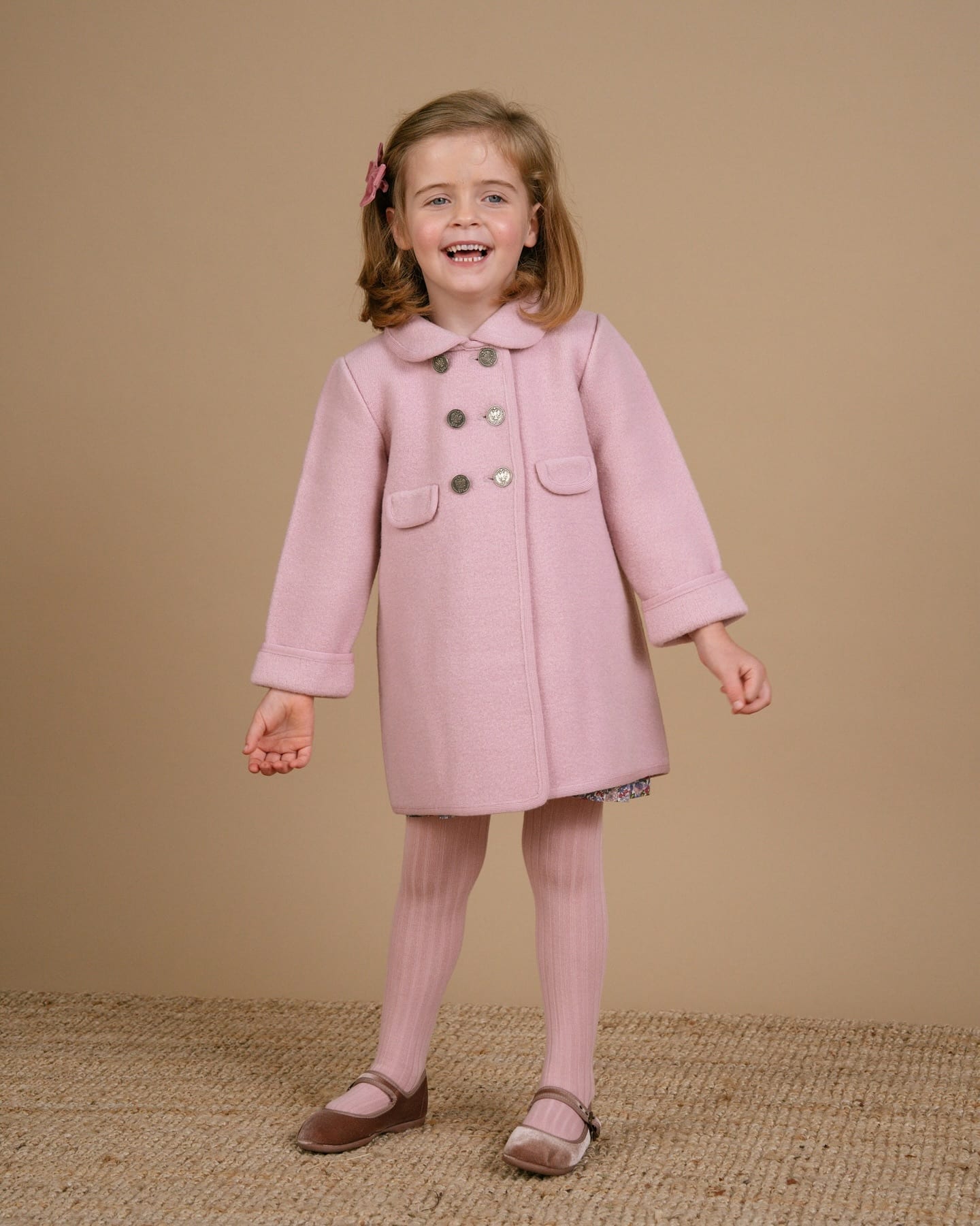 Lovely in Pink『Razorbil coat』の中でもずっと人気のピンクカラー♡やわらかなトーンが愛らしさをより引き立て、特別な日にも、いつものお出かけにも華を添えてくれますワンピースにもパンツにも美しく映える上質なシルエット。愛らしさと温もりをぎゅっと詰め込んだ、思い出に残る一着です松坂屋名古屋店 Amaia Kids POP UP STORE️期間 :　11月5日（水）〜11月11日（火）️場所：本館1階北入口イベントスペース#アマイアキッズ #amaiakids #amaiajapan #英国子供服 #キッズウエア #キッズアウター #キッズコート #女の子コート #女の子ママ #ママライフ #名古屋ママ #松坂屋名古屋店 @amaia_japan⁡▼オンラインショップhttps://amaia.jp
