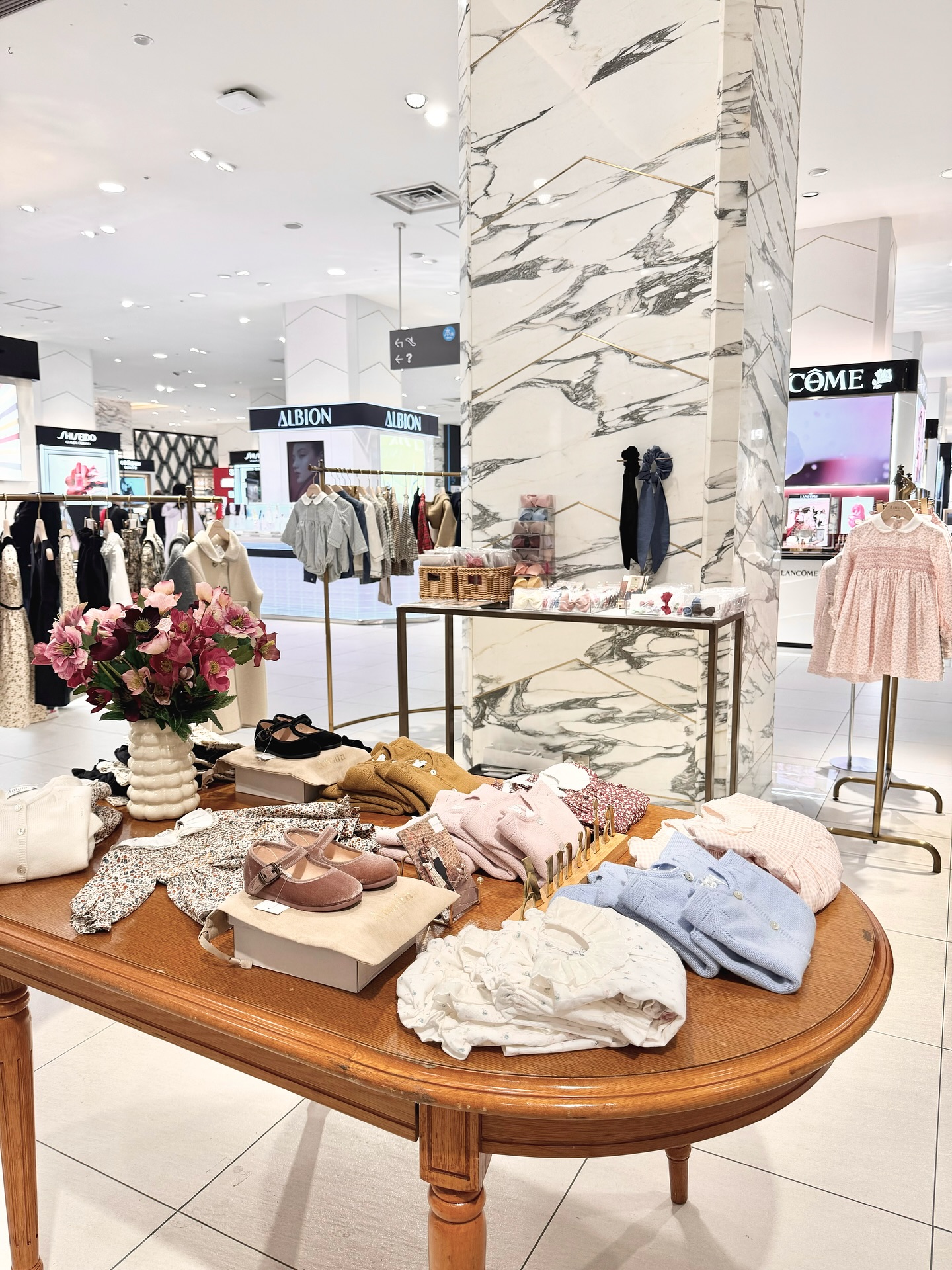 Thank you松坂屋名古屋店でのポップアップが、無事に終了いたしました。初めて一階フロアでの開催となりましたが、たくさんのお客様にお越しいただき、心より感謝申し上げます。また来年も名古屋の皆様にお会いできることを楽しみにしておりますどうぞ皆さまの毎日が、優しさと笑顔に包まれますように#アマイアキッズ #amaiakids #amaiajapan #英国子供服 #英国ライフ #出産祝い #ベビーギフト #女の子ママ #男の子ママ #松坂屋名古屋店 #ポップアップストア@amaia_japan▼オンラインショップhttps://amaia.jp