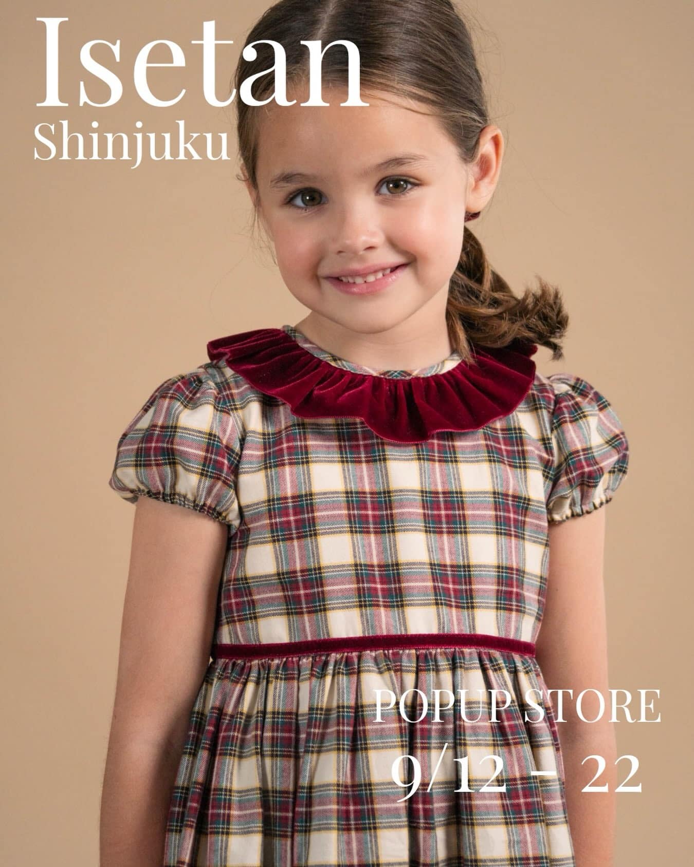 伊勢丹新宿店Amaia Kids AW26 POP UP️期間：2026年9月12日（土）〜9月22日（火）️場所：伊勢丹新宿店 本館6階 リ・スタイルキッズ今季は、Amaia Kidsのアイコンでもあるスモッキング刺繍アイテムをはじめ、リバティプリントや可憐なフラワーモチーフ、英国らしい色彩が魅力の幅広いラインナップ。店頭では、スモッキング刺繍を施した「リバティプリントワンピース」2型を先行販売英国伝統のスモッキング刺繍を、職人が一針一針丁寧に施した特別なワンピースです🪡🧵また、Amaia Kidsを代表する人気のコートも展示予定期間中、コートをご購入の方には、非売品の「オリジナルサブバッグ」をプレゼント。税込35,000円以上ご購入の方には、「オリジナルリバティ柄 ポケットティッシュカバー」をプレゼント※いずれも先着順。なくなり次第終了。英国のクラフトマンシップが息づく、Amaia Kidsならではの世界観をぜひお楽しみください♡#アマイアキッズ #amaiakids #amaiajapan #伊勢丹新宿店 #シャーロット王女@amaia_japan⁡▼オンラインショップhttps://amaia.jp