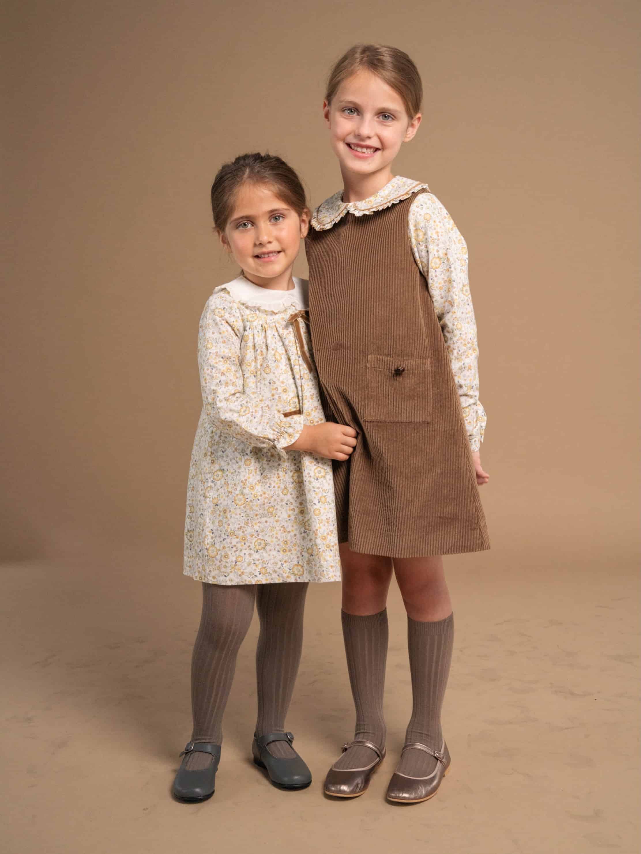 Sister Style🧒おそろいのワンピースとブラウスで、女の子のリンクコーデ。並んだ姿も、それぞれの表情も、どちらも愛らしい♡姉妹で楽しむ、秋冬のクラシカルスタイル———————————伊勢丹新宿店Amaia Kids AW26 POP UP️期間：2026年9月12日（土）〜9月22日（火）️場所：伊勢丹新宿店 本館6階 リ・スタイルキッズ———————————#アマイアキッズ #amaiakids #amaiajapan #ベビー服女の子 #女の子服 ▼オンラインショップhttps://amaia.jp