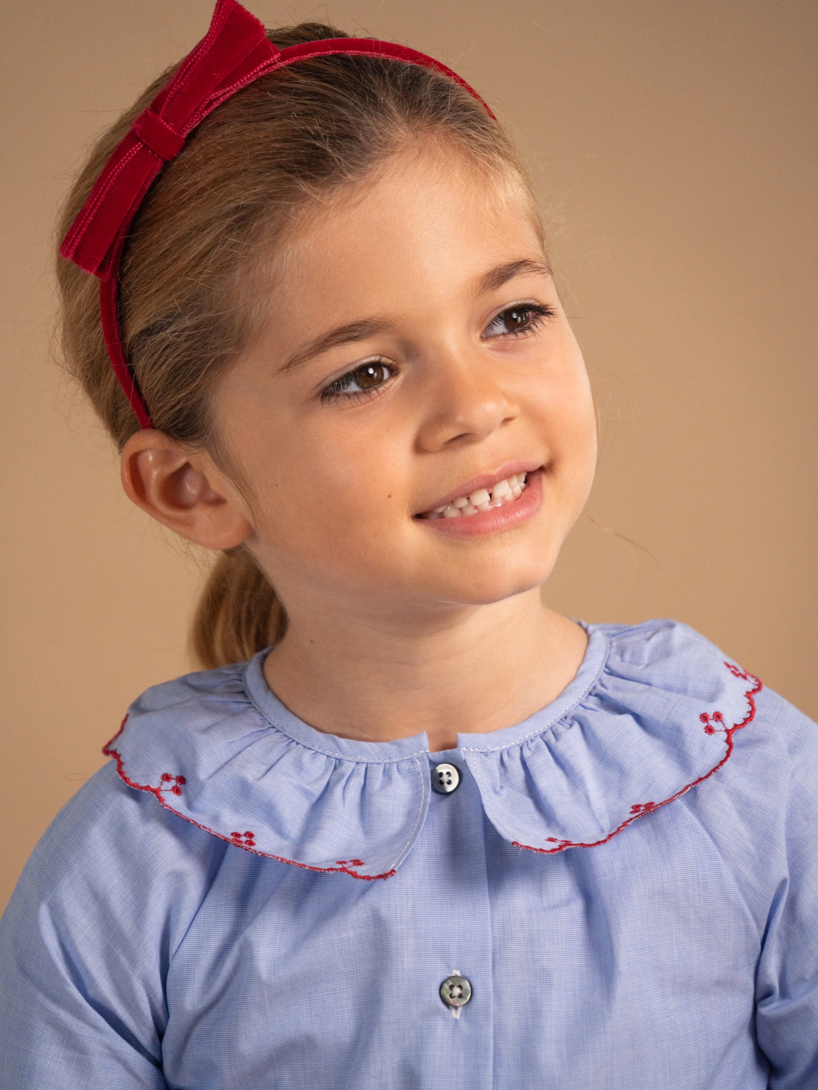 Little Lookbookひとつのアイテムから広がるコーデ♡️「Red」ヘアアクセサリーを合わせたAmaiaスタイル️兄弟姉妹で楽しむリンクコーデ️トップスを変えてイメージチェンジ女の子も男の子も、Amaia Kidsらしい装いみなさんは、どのスタイルがお好みですか？♡#アマイアキッズ #amaiakids #amaiajapan #リンクコーデ #キッズヘアアクセサリー▼オンラインショップhttps://amaia.jp